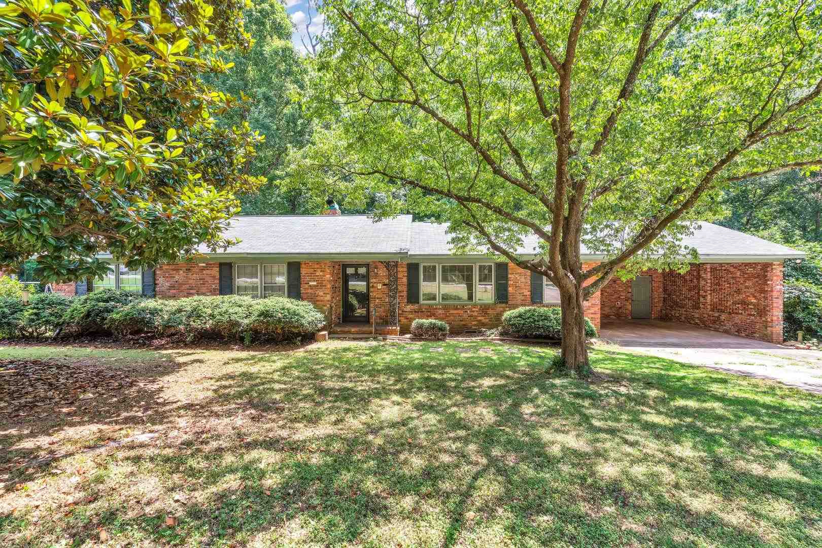 Property Photo:  411 Springwood Drive  SC 29302 