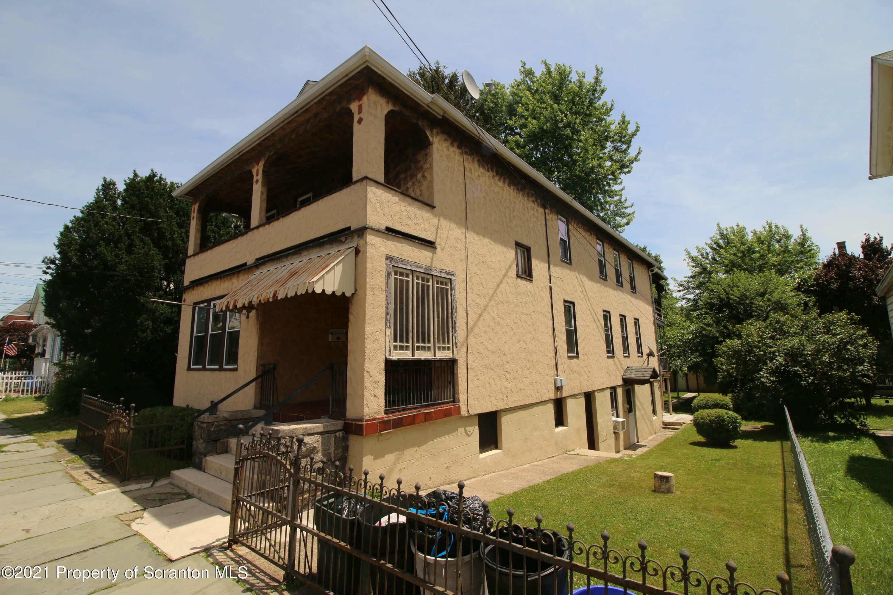 Property Photo:  1017 Prospect Avenue  PA 18505 