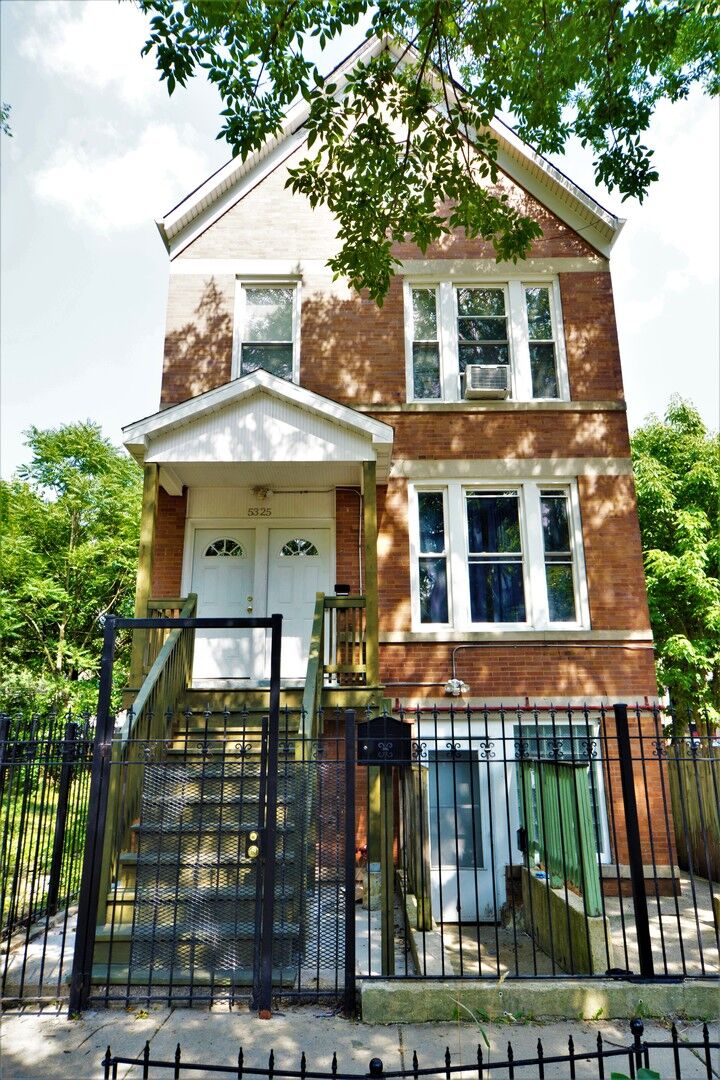 Property Photo: 5325 S Honore Street G IL 60609