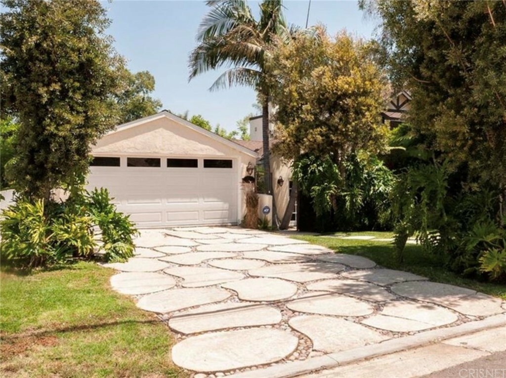 Property Photo: 14669 Valley Vista Boulevard CA 91403