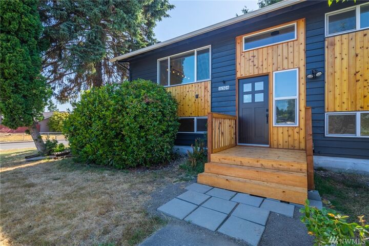 Property Photo:  16504 124th Ave SE  WA 98058 