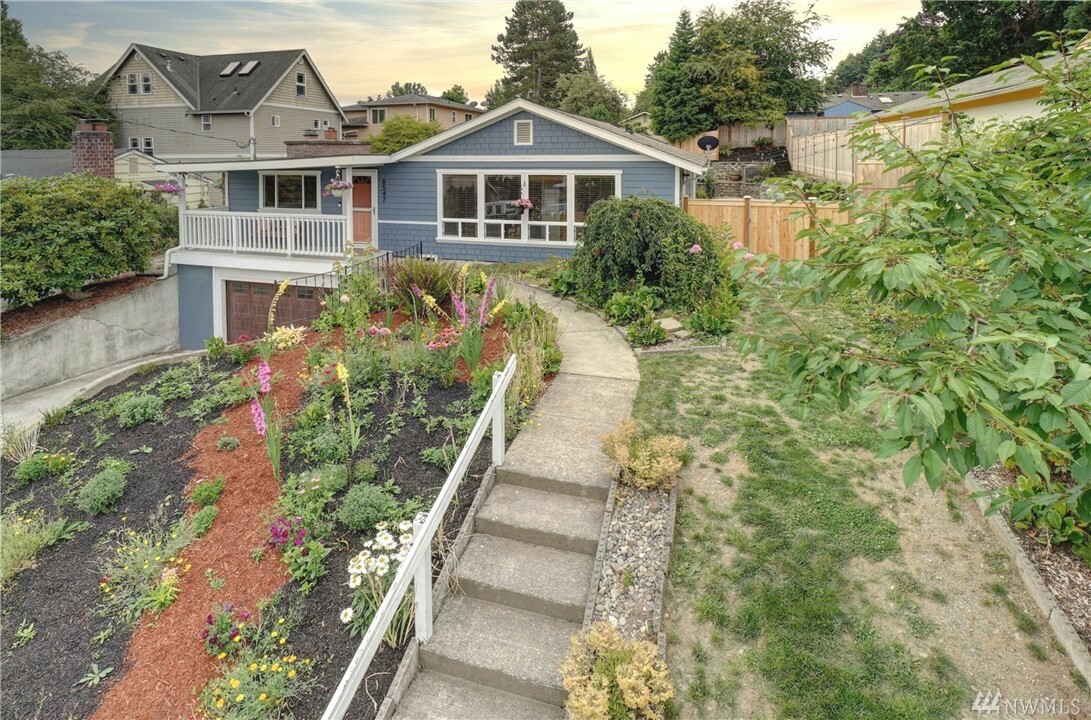 Property Photo:  8547 S 123rd Place  WA 98178 