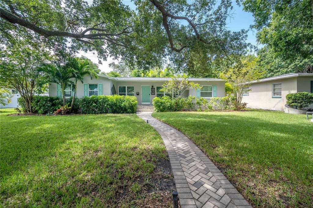 Property Photo:  432 36th Avenue NE  FL 33704 