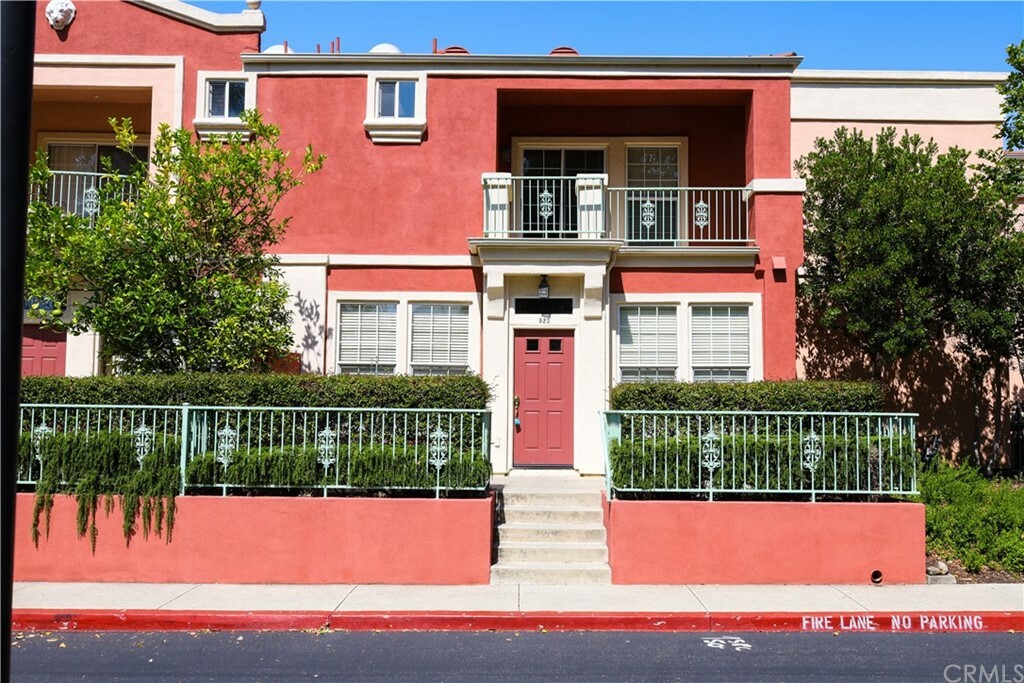 Property Photo:  923 Lawrence Drive  CA 93401 