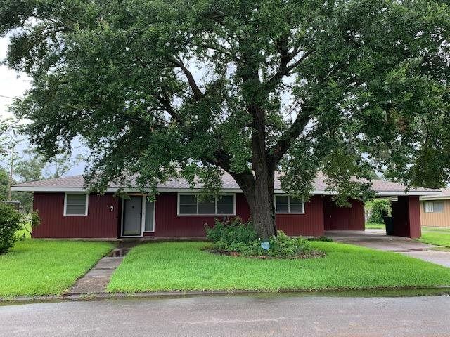Property Photo: 7 Inwood Circle A TX 77630