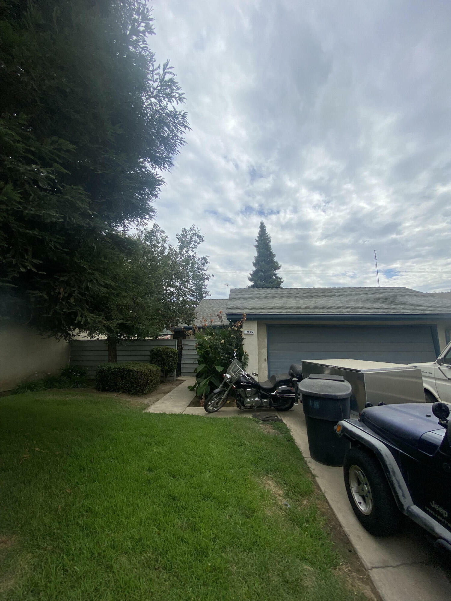 Property Photo:  1935 E Beech Avenue  CA 93292 