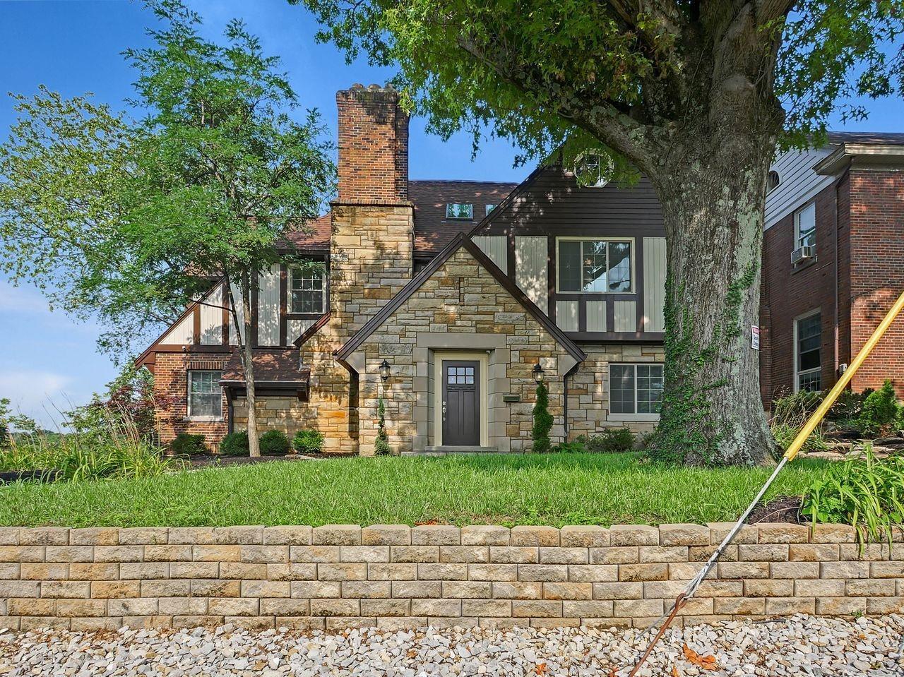 Property Photo:  2401 Homestead Pl  OH 45211 