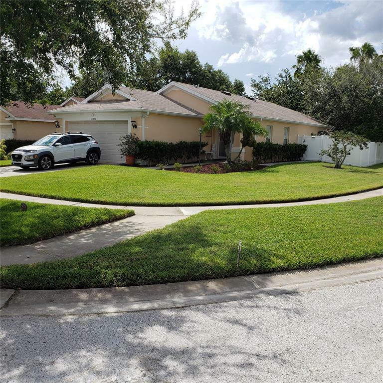 Property Photo:  11754 Crest Creek Drive  FL 33569 