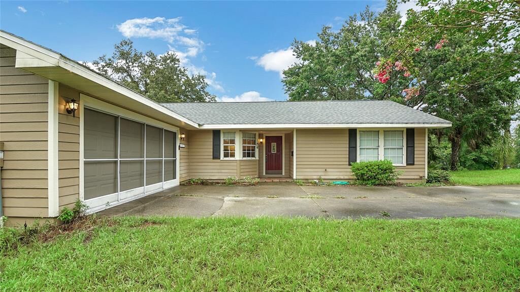 Property Photo:  35453 Fox Run Circle  FL 32736 
