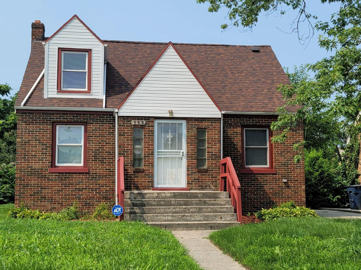 Property Photo:  900 E 43rd Place  IN 46409 