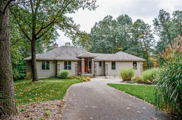 Property Photo:  1241 Boynton Hills Avenue SE  MI 49301 