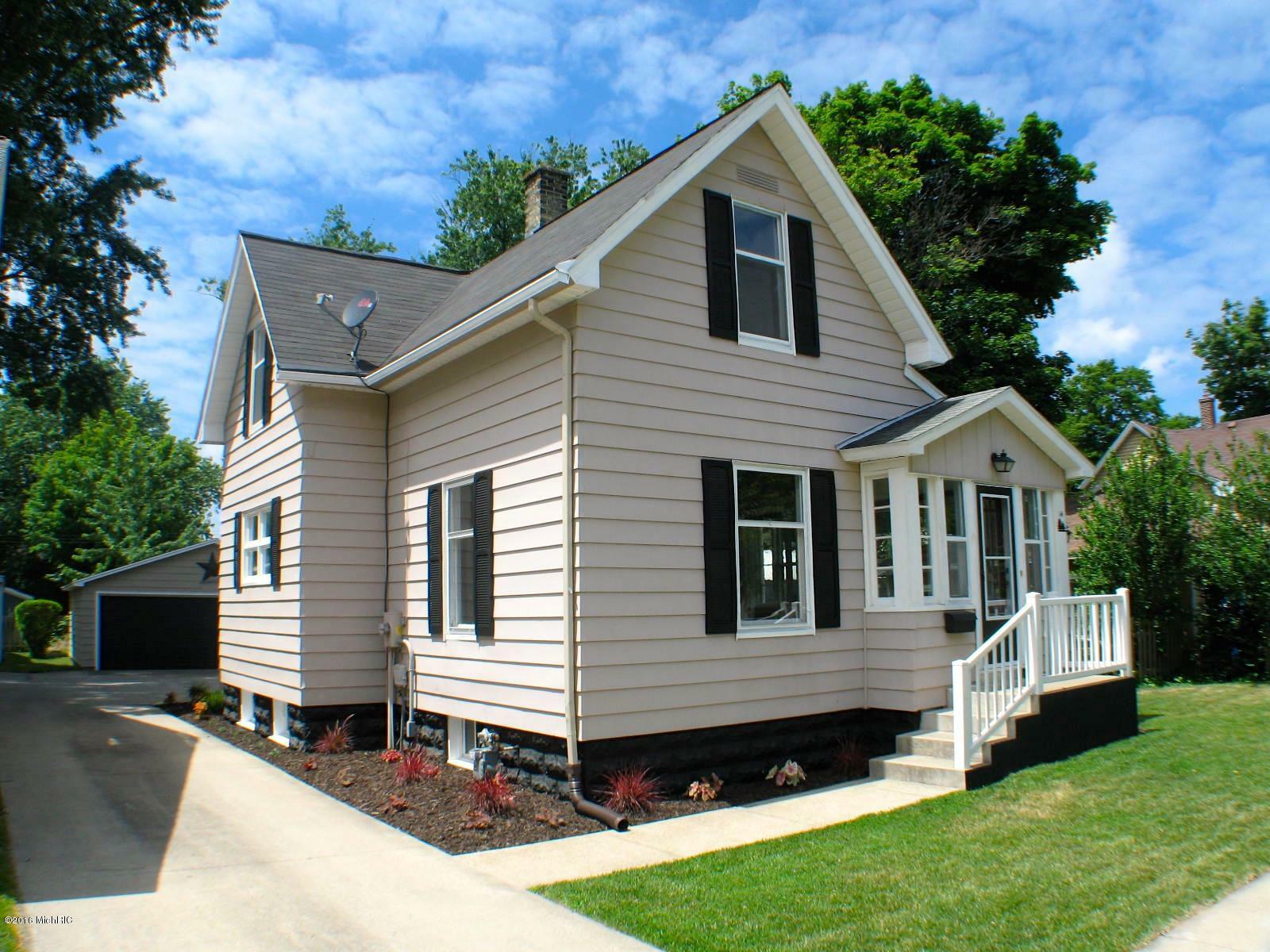 Property Photo:  14 Pine Street  MI 49464 