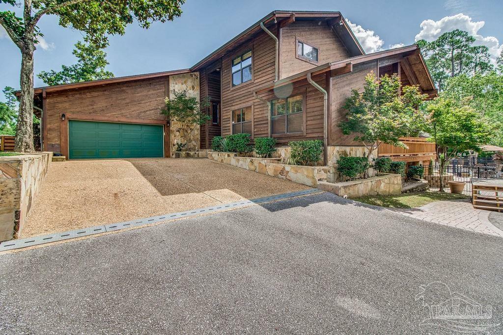 Property Photo: 201 Tara Rd FL 32533