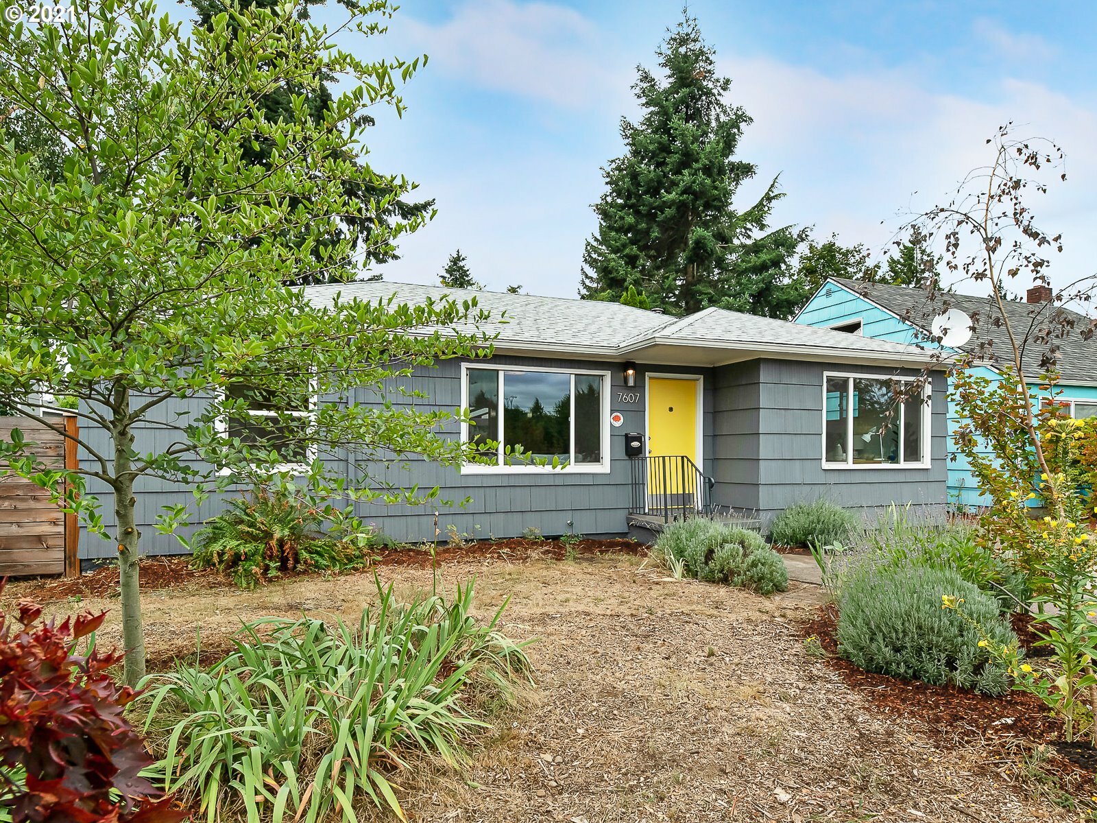 Property Photo:  7607 SE 71st Ave  OR 97206 