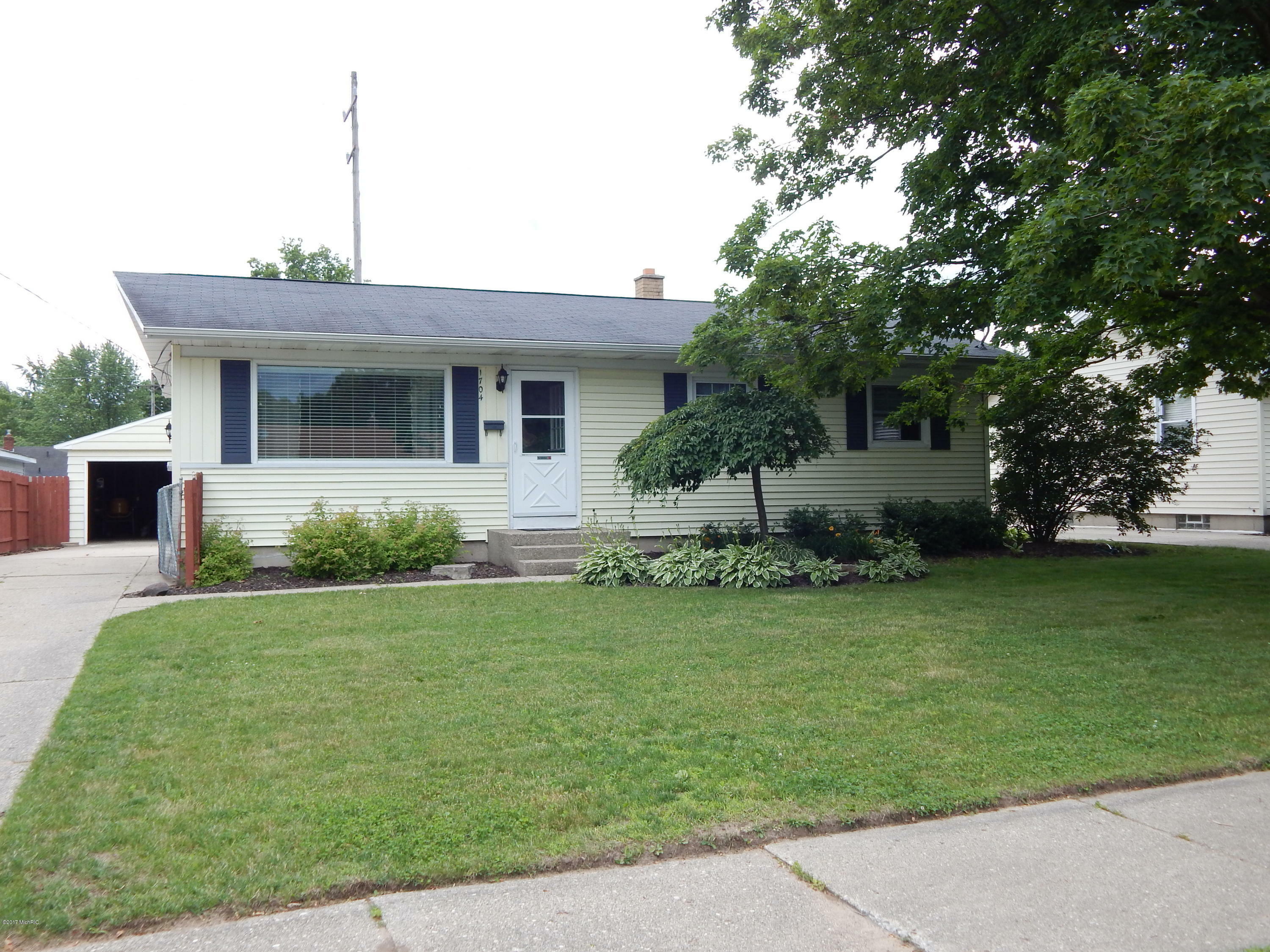 Property Photo:  1704 Plas Street SW  MI 49519 