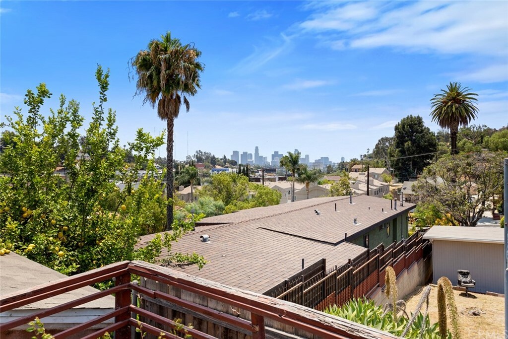 Property Photo:  2240 Ewing Street  CA 90039 