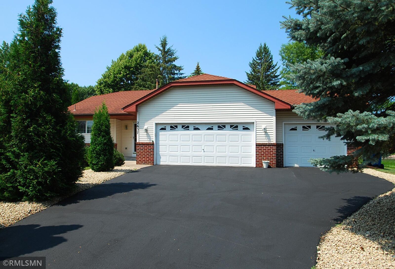Property Photo: 2637 Schletty Drive MN 55117