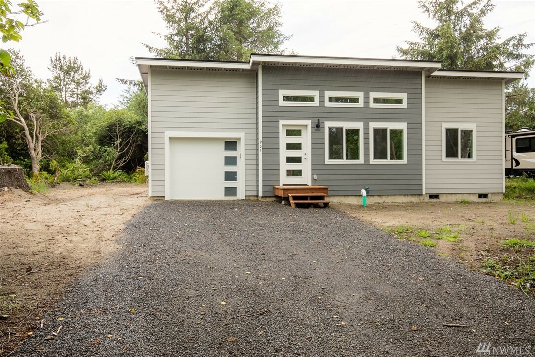 Property Photo:  172 N Narwhal Lp NW  WA 98569 