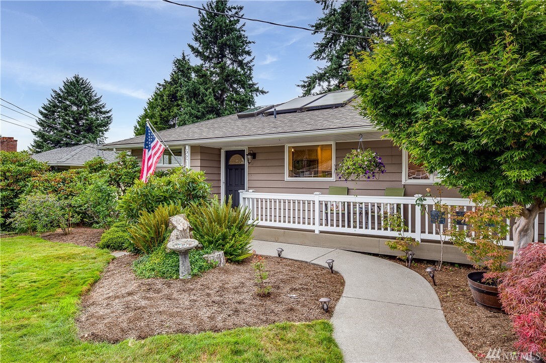 Property Photo:  521 51st St SW  WA 98203 