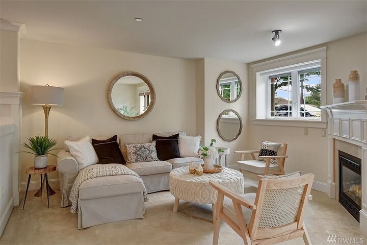 Property Photo: 600 Bell St 102 WA 98020