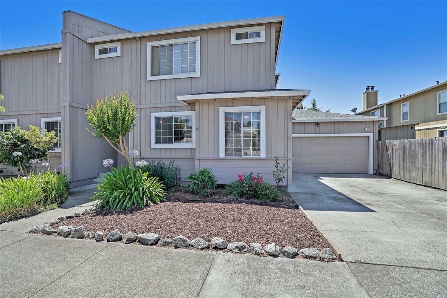 Property Photo:  2076 Pinercrest  CA 95403 