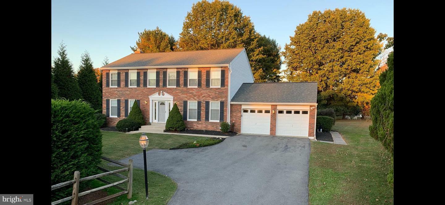 Property Photo: 14628 Rolling Green Way MD 20878