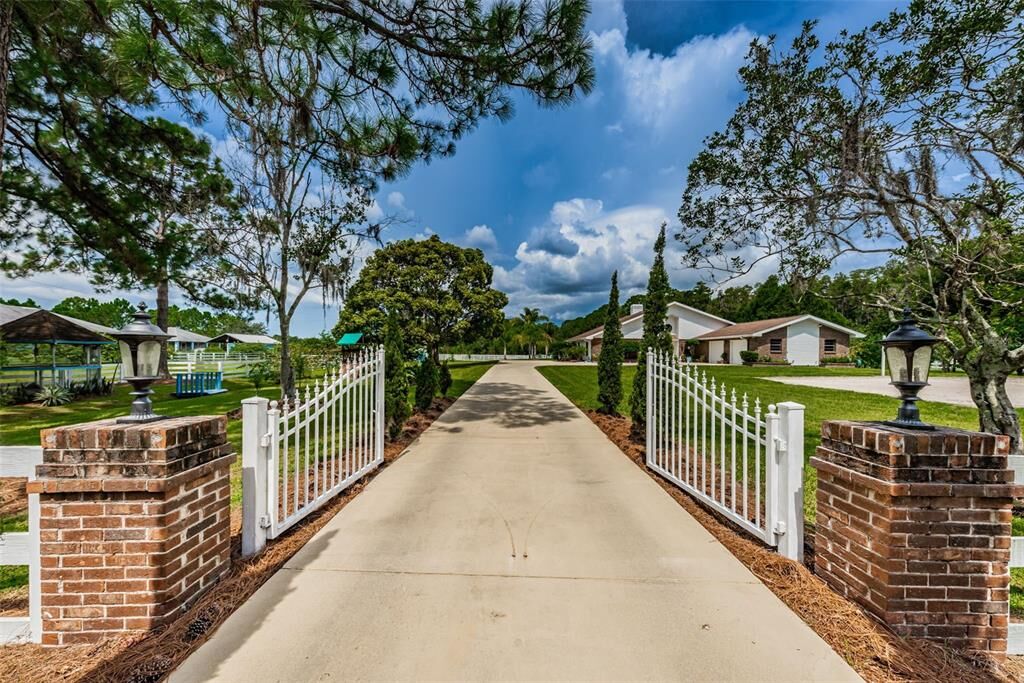 Property Photo: 15510 Furlong Circle FL 33556