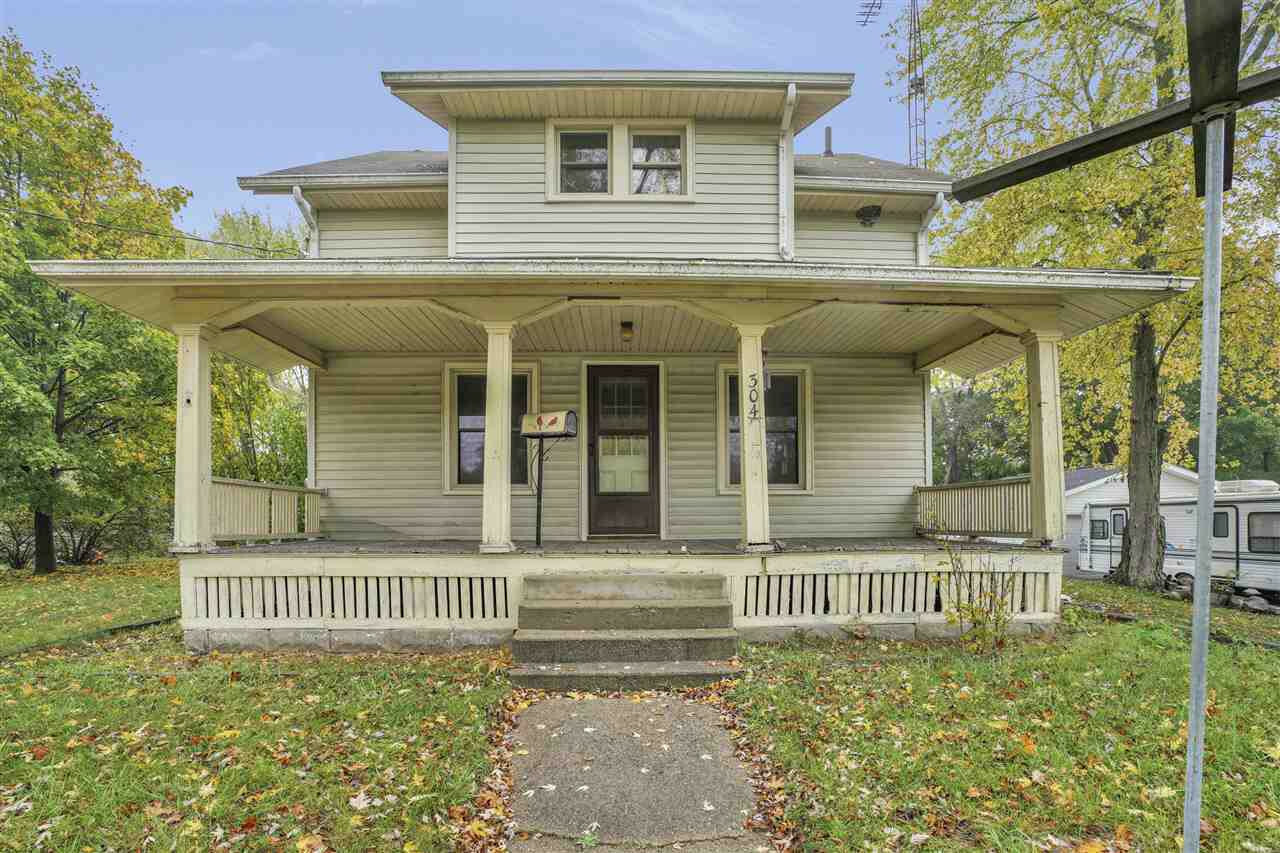 Property Photo:  304 Oakwood Ave  MI 49203 