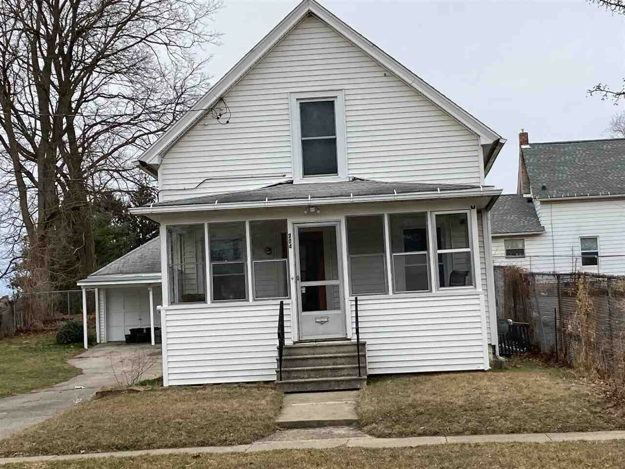 Property Photo:  704 S Elm Ave  MI 49203 