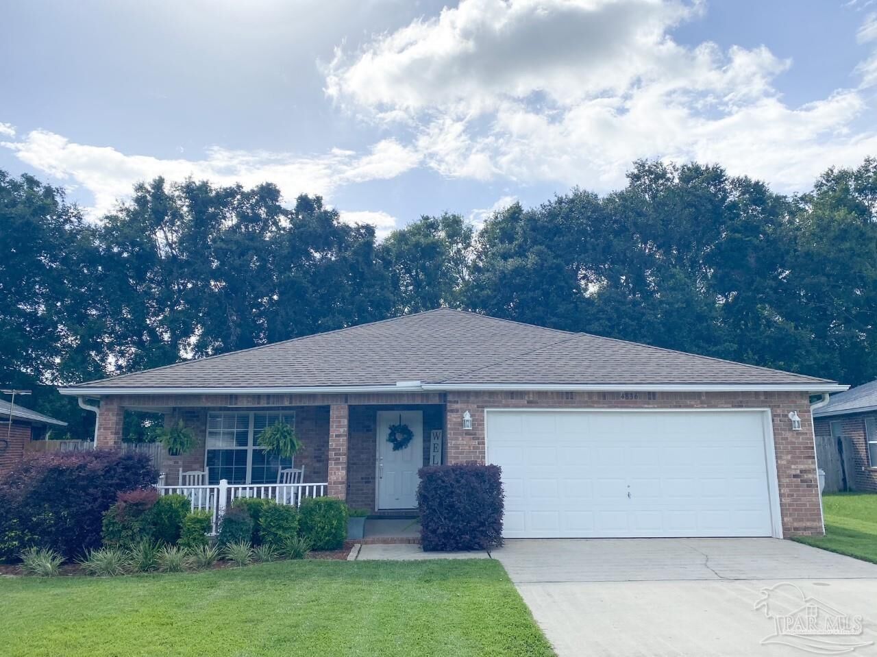 Property Photo: 4836 Hilarita Cir FL 32571