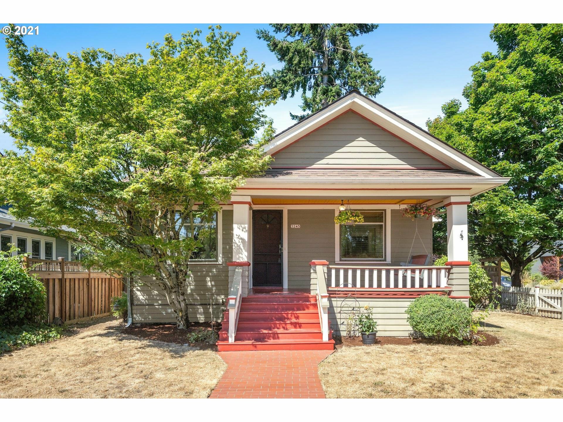 Property Photo: 3245 NE 46th Ave OR 97213
