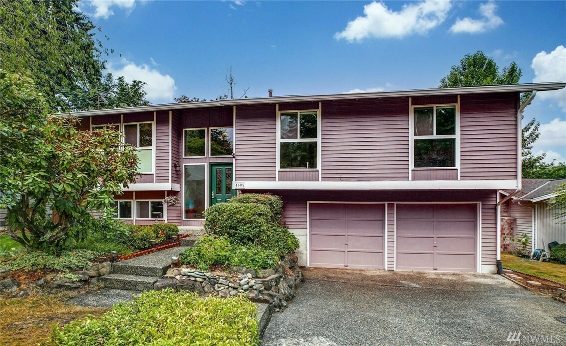 Property Photo:  4605 121st Ave SE  WA 98006 