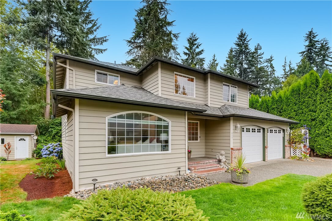 Property Photo:  605 108th Place SE  WA 98208 