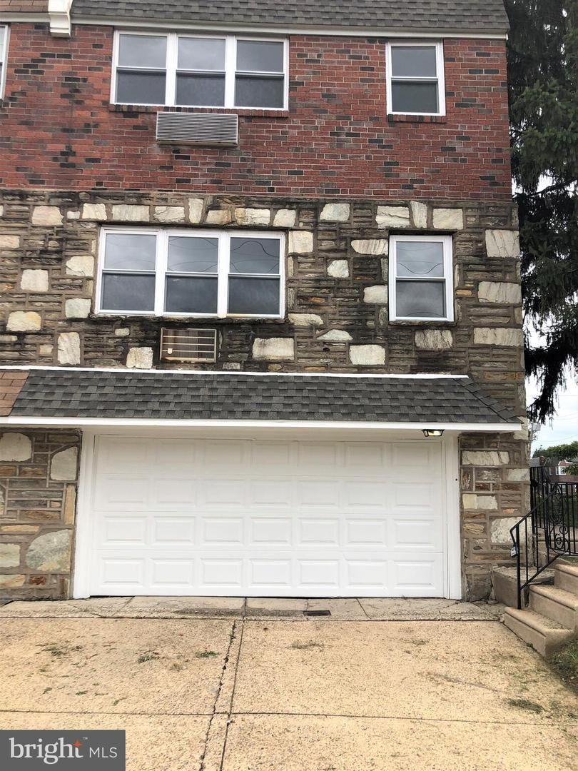 Property Photo:  6925 Oxford Avenue 2nd Floor  PA 19111 
