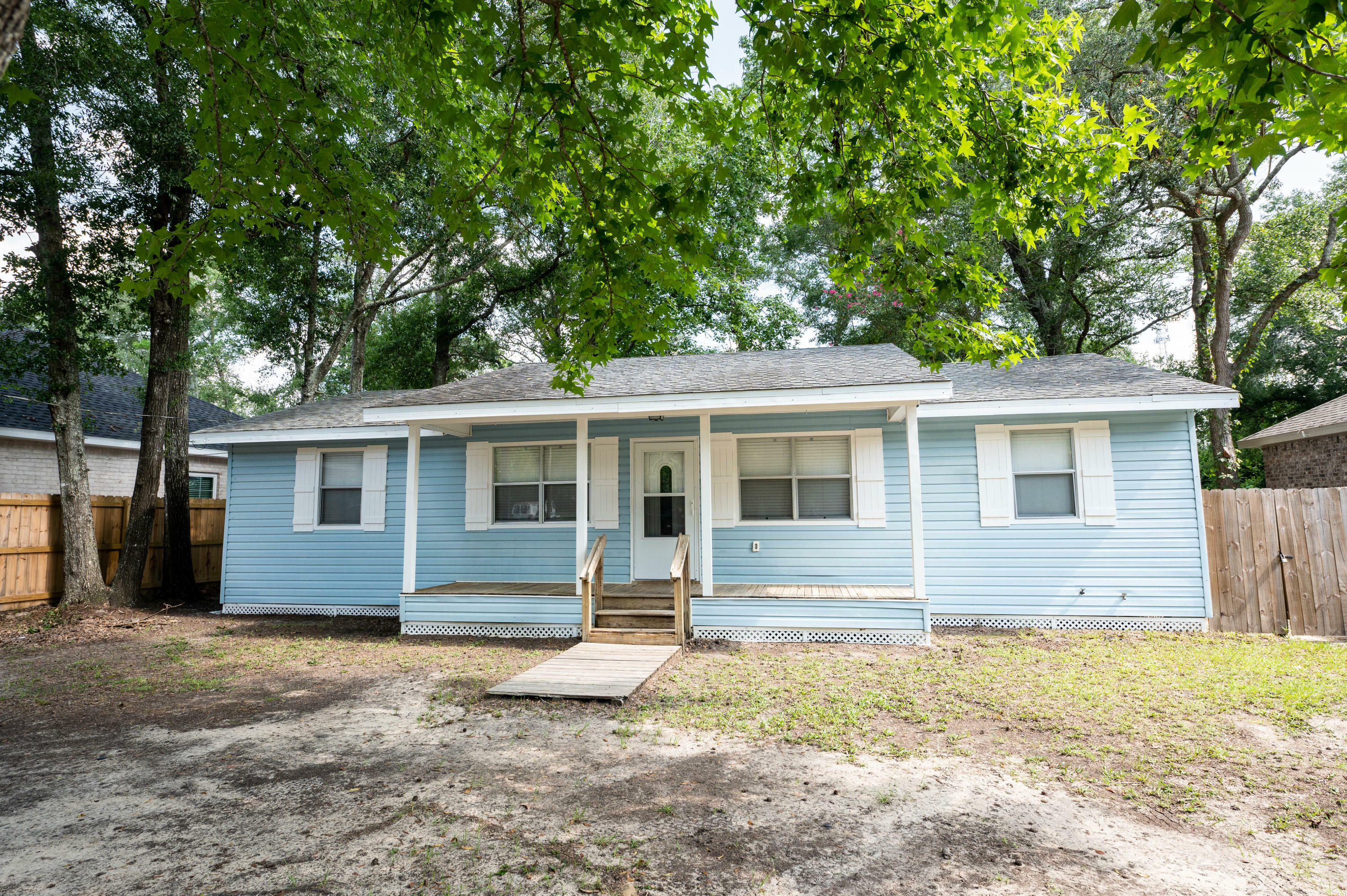 Property Photo:  106 Sasser Street  FL 32578 