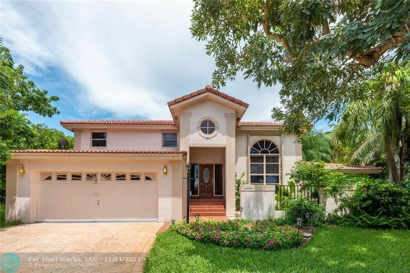 Property Photo:  15905 Cotswold Ct  FL 33331 