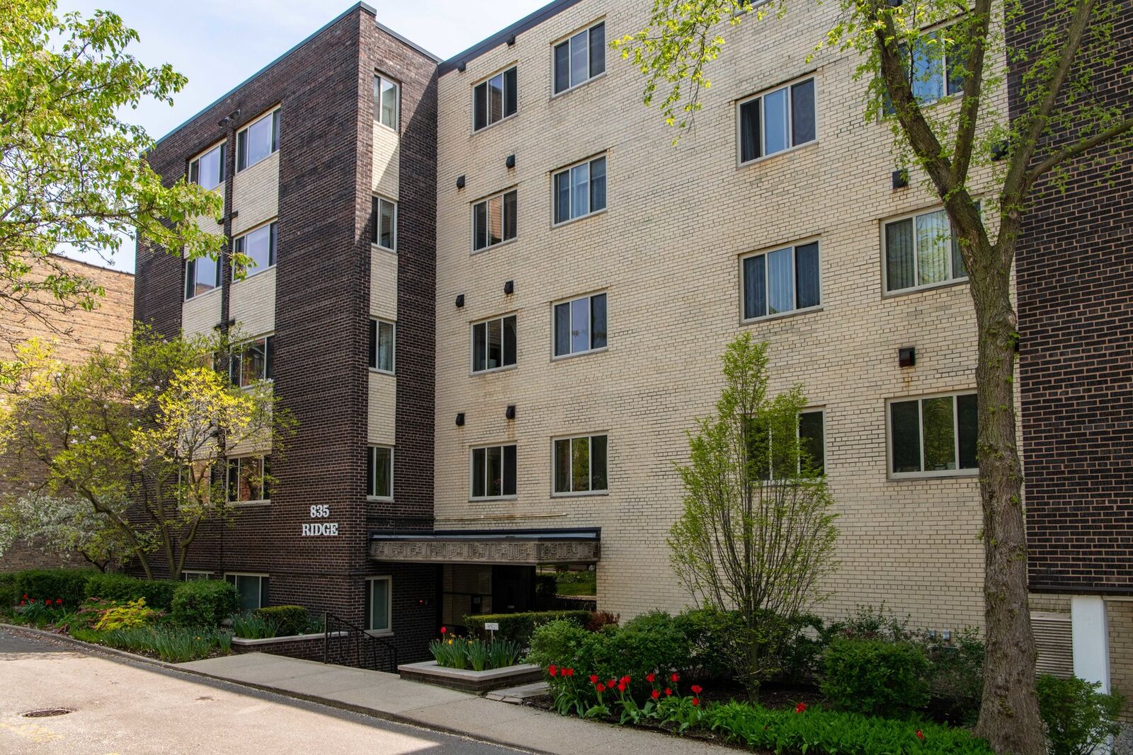 Property Photo:  835 Ridge Avenue 302  IL 60202 
