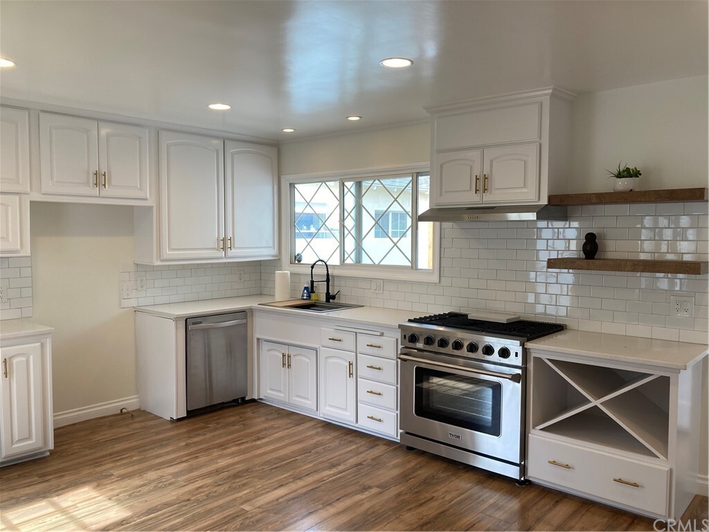 Property Photo: 409 N Paulina Avenue CA 90277