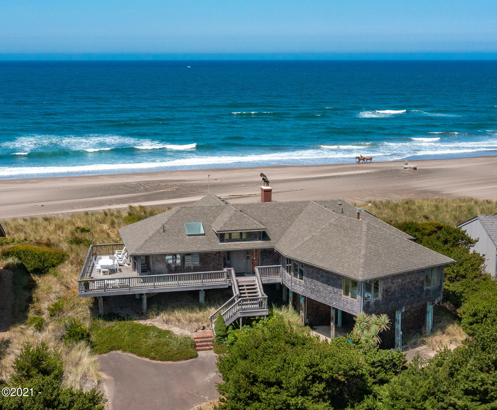 Property Photo: 335 Salishan Drive OR 97388