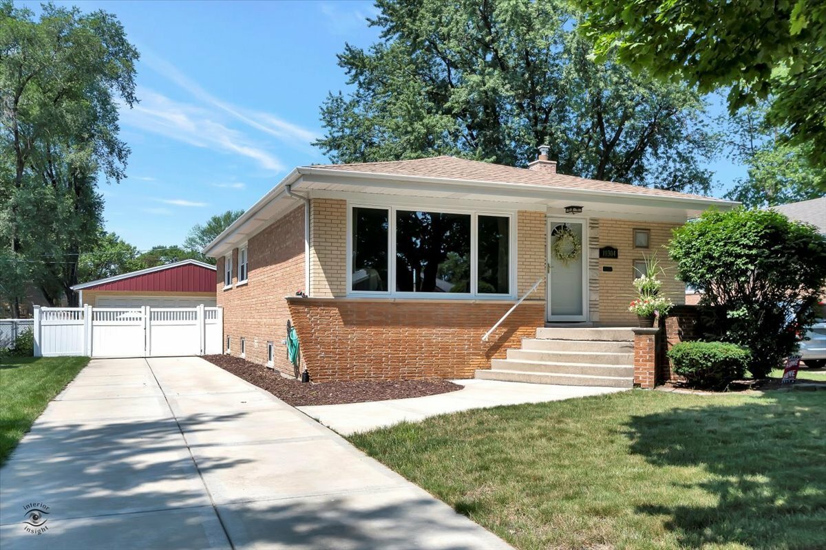 Property Photo:  10304 S Tripp Avenue  IL 60453 