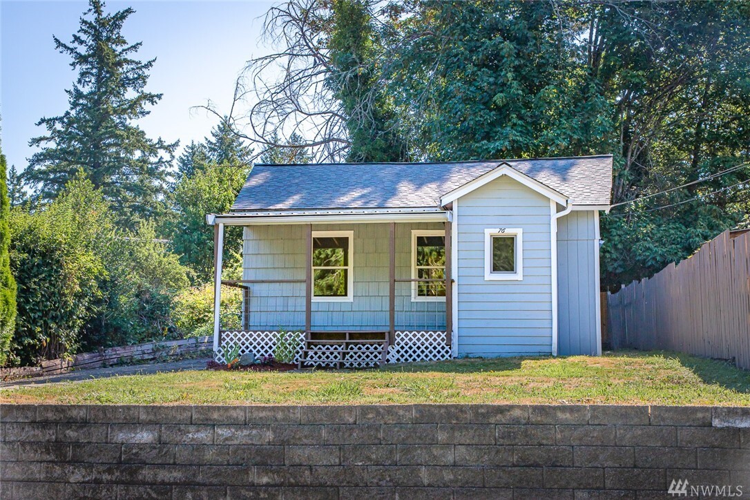 Property Photo: 76 Broad St W WA 98312