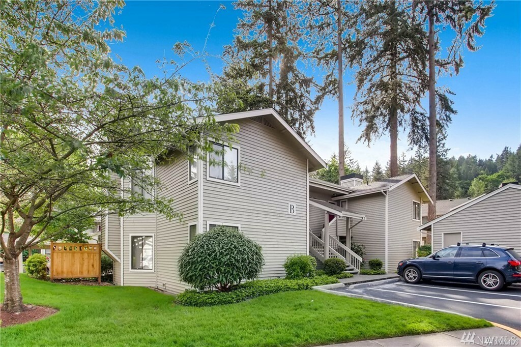 Property Photo: 9009 Avondale Rd NE B204 WA 98052