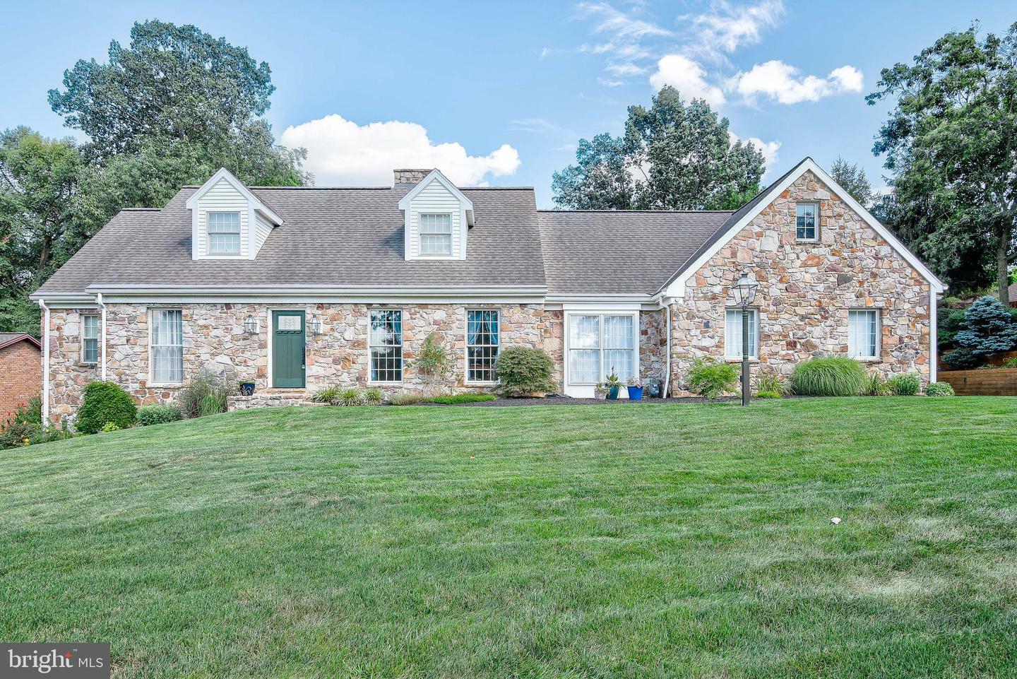 Property Photo: 1123 Putters Cove PA 17408
