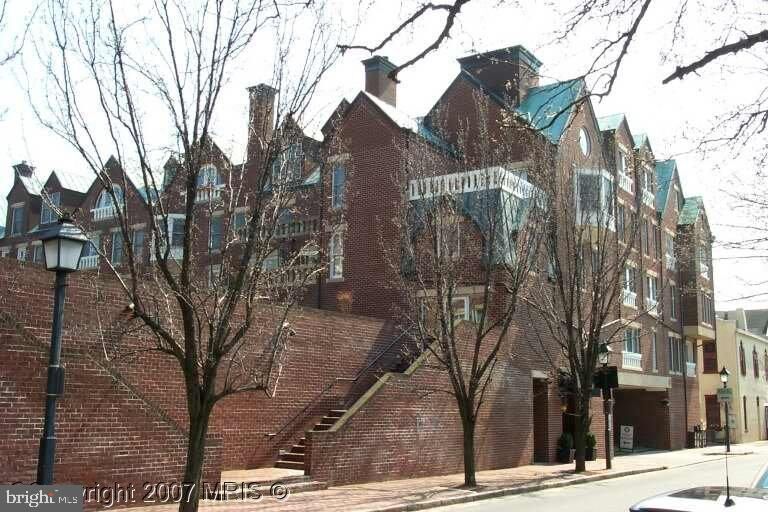 Property Photo:  115 N Lee Street Bh208  VA 22314 