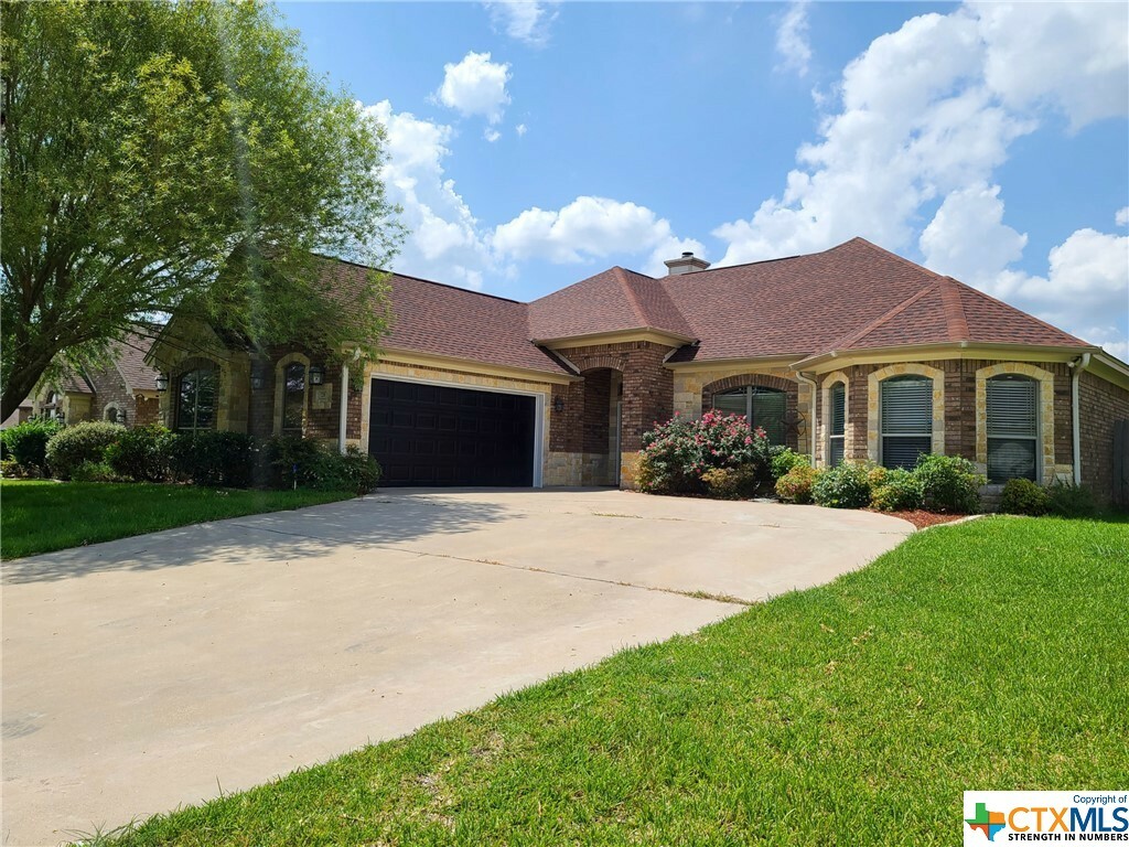 Property Photo:  220 Black Walnut Court  TX 76559 