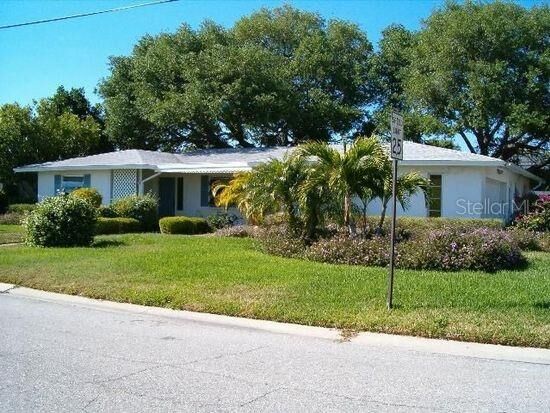 Property Photo:  10304 Sandpiper Road W  FL 34209 