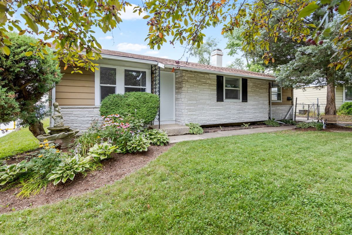 Property Photo: 309 Amarillo Drive IL 60110