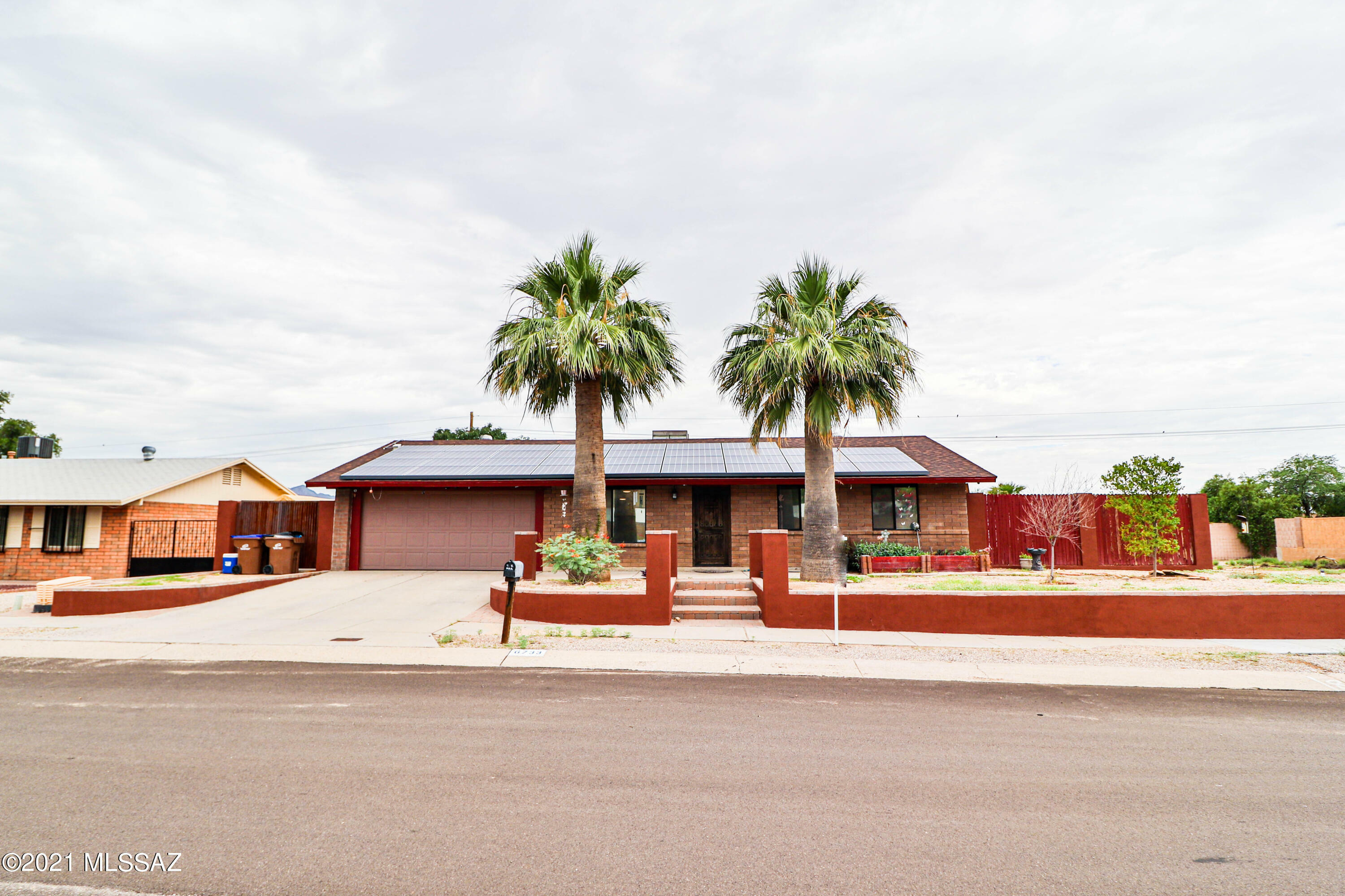 Property Photo:  6733 N Starshine Drive  AZ 85741 