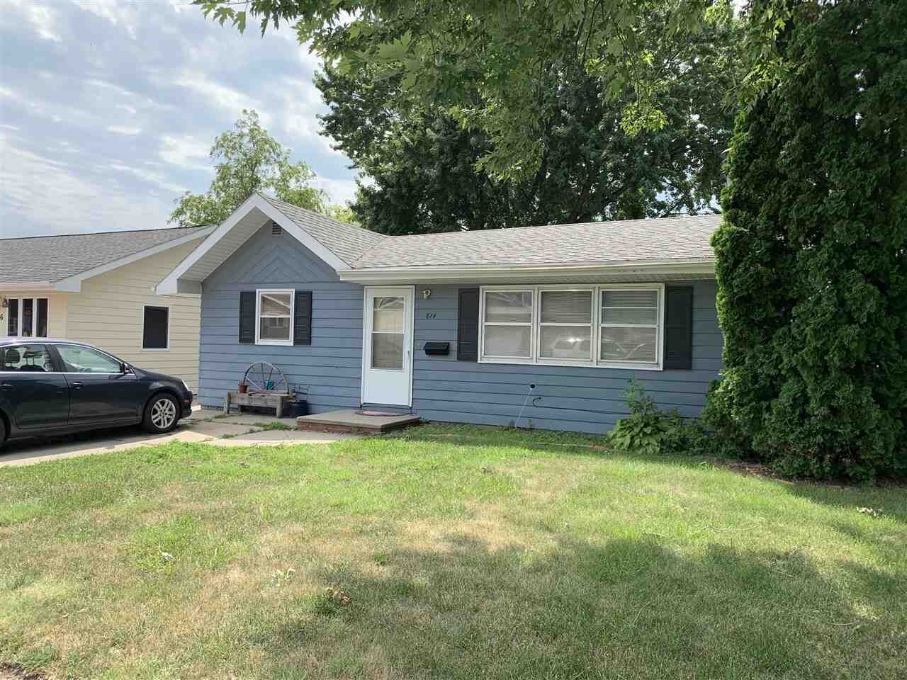 Property Photo: 814 Wood Str NE 98701