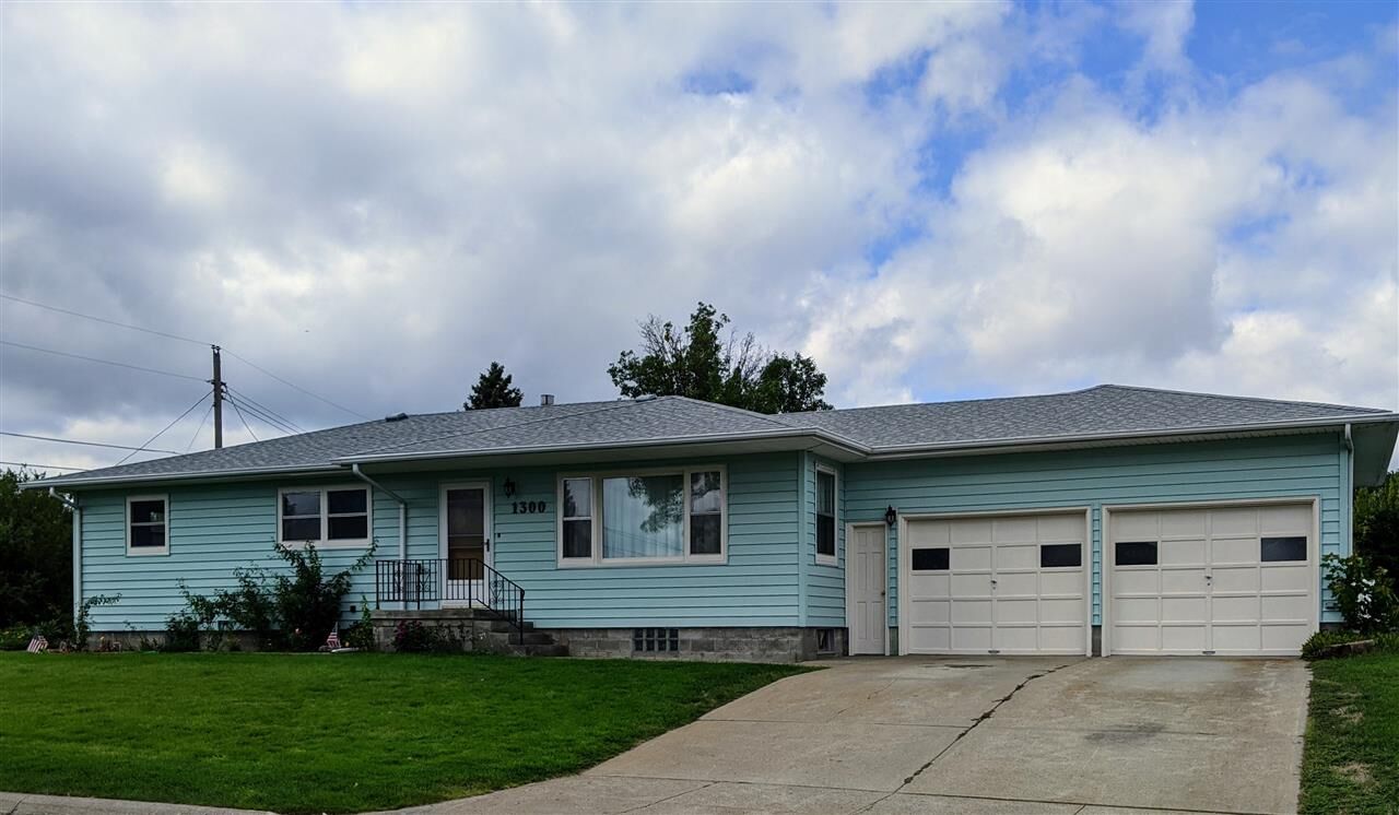Property Photo:  1300 Parkview Dr  NE 68701 